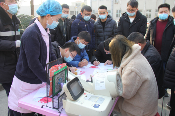 血液是生命的禮物——中國聯(lián)通安康市分公司、安康大數(shù)據(jù)運(yùn)營有限公司聯(lián)合開展冬季應(yīng)急獻(xiàn)血活動(dòng)