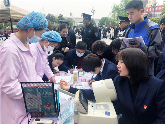 懷感恩之心 回社會(huì)之情 ——陜西興科房建集團(tuán)積極開(kāi)展主題獻(xiàn)血活動(dòng)