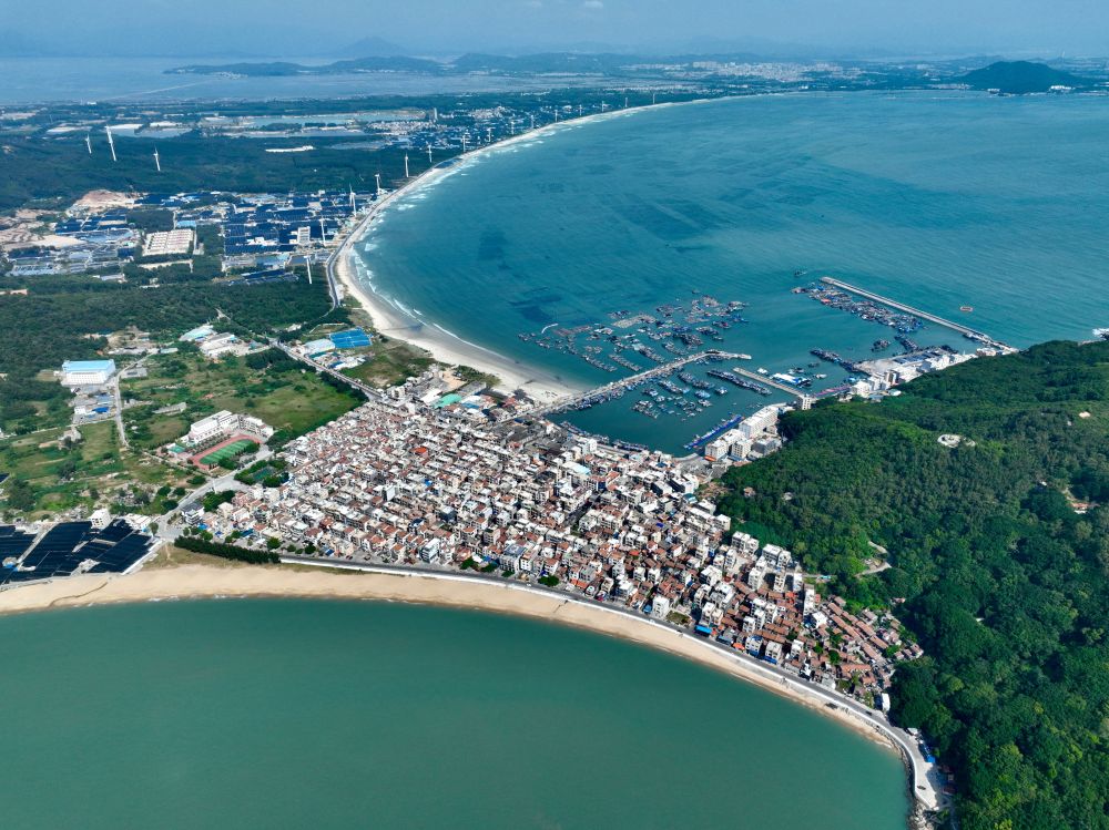 這是2024年10月16日拍攝的福建省漳州市東山縣澳角村（無人機照片）。新華社記者姜克紅攝